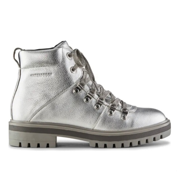 Cougar Shoes - NWOT- Cougar- Women's Nash Leather Ankle Boots in silver metallic - Size 9